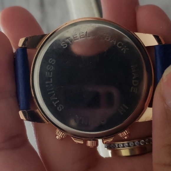 2 Geneva rose gold color watches - Picture 3 of 4